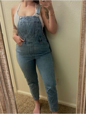 Levi’s Medium Wash Denim Heritage Overalls – Slim Tapered Leg